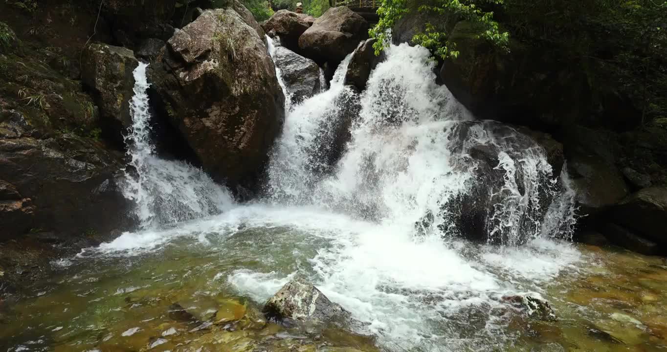 中国 湖南 莽山国家级自然保护区-猴王寨 瀑布视频素材