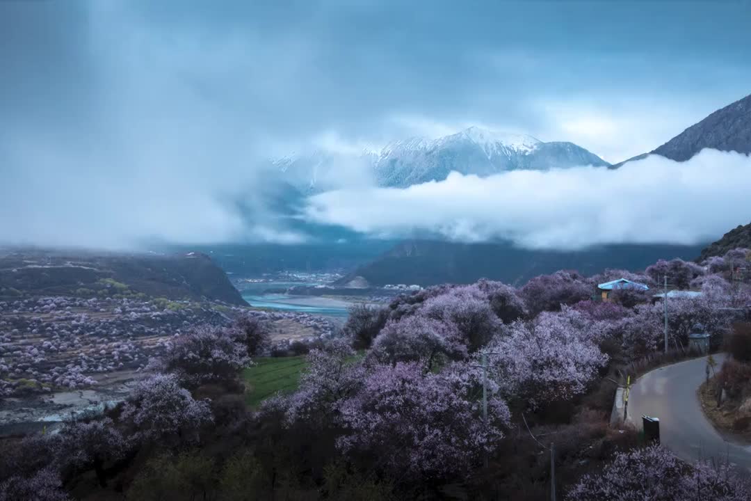 多雄拉雪山云雾日出延时视频素材