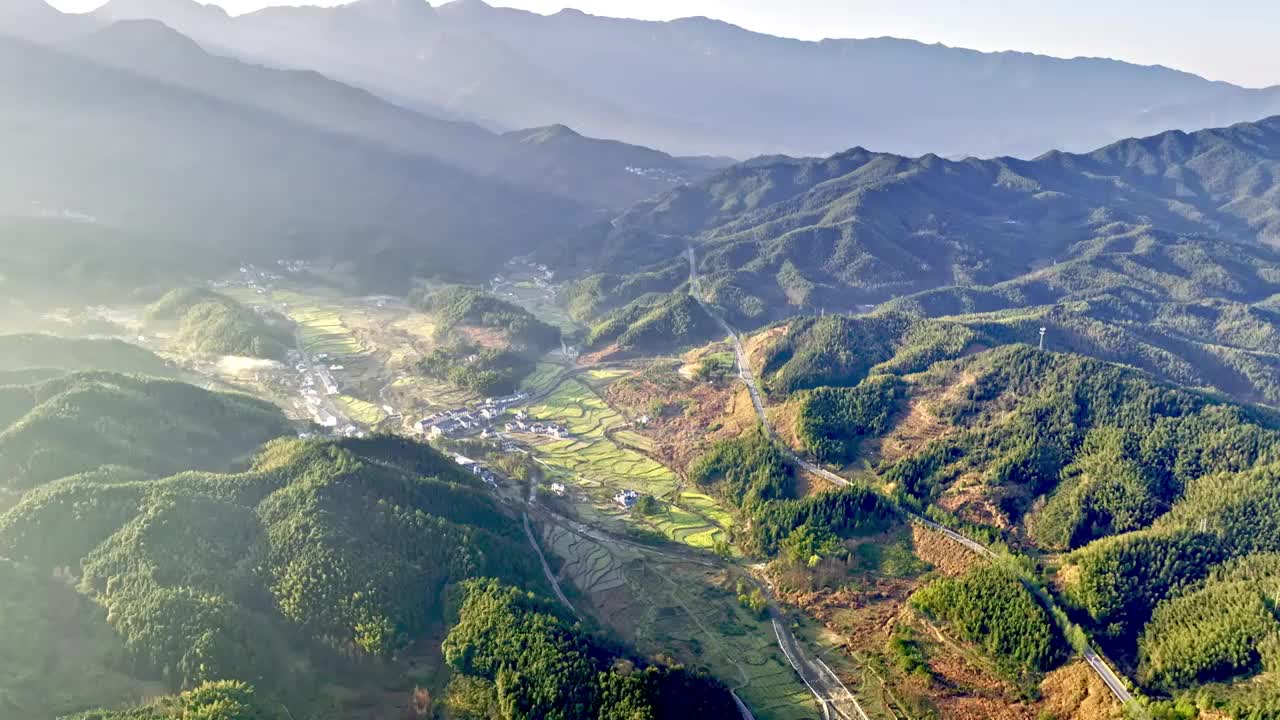 航拍江西武功山乡村清晨风光视频素材