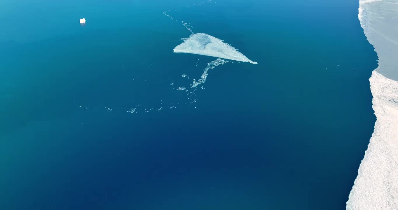 青海湖开湖融冰视频素材