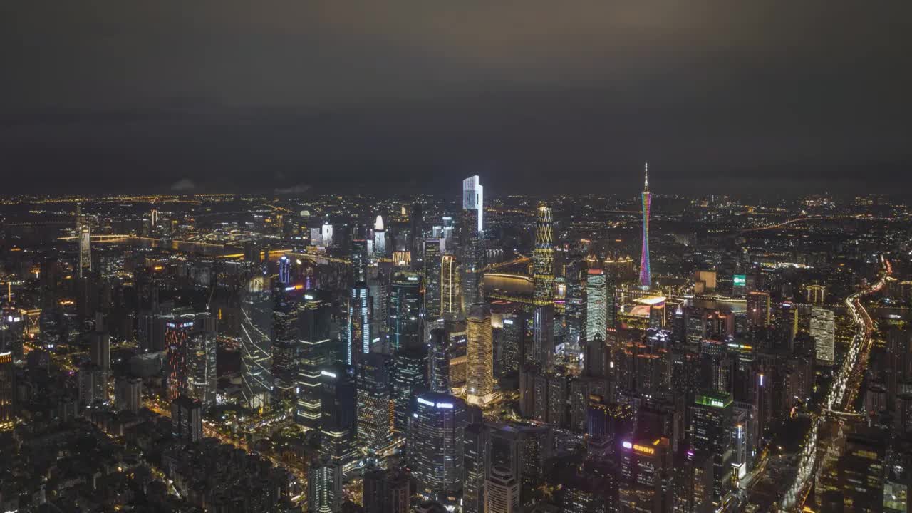 航拍春天雨过天晴云雾散去后黄昏的广州珠江新城视频素材