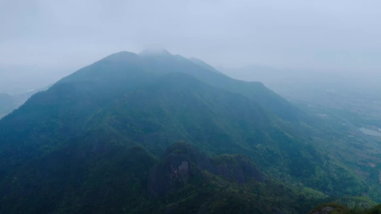 连绵的群山视频素材