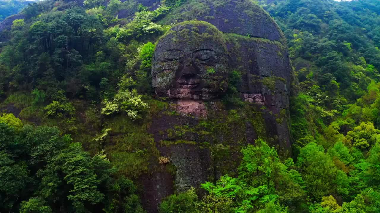 浙江绍兴 斗岩风景区 山中的寺庙 天然石佛 巨大的石佛 隐蔽的寺庙视频素材