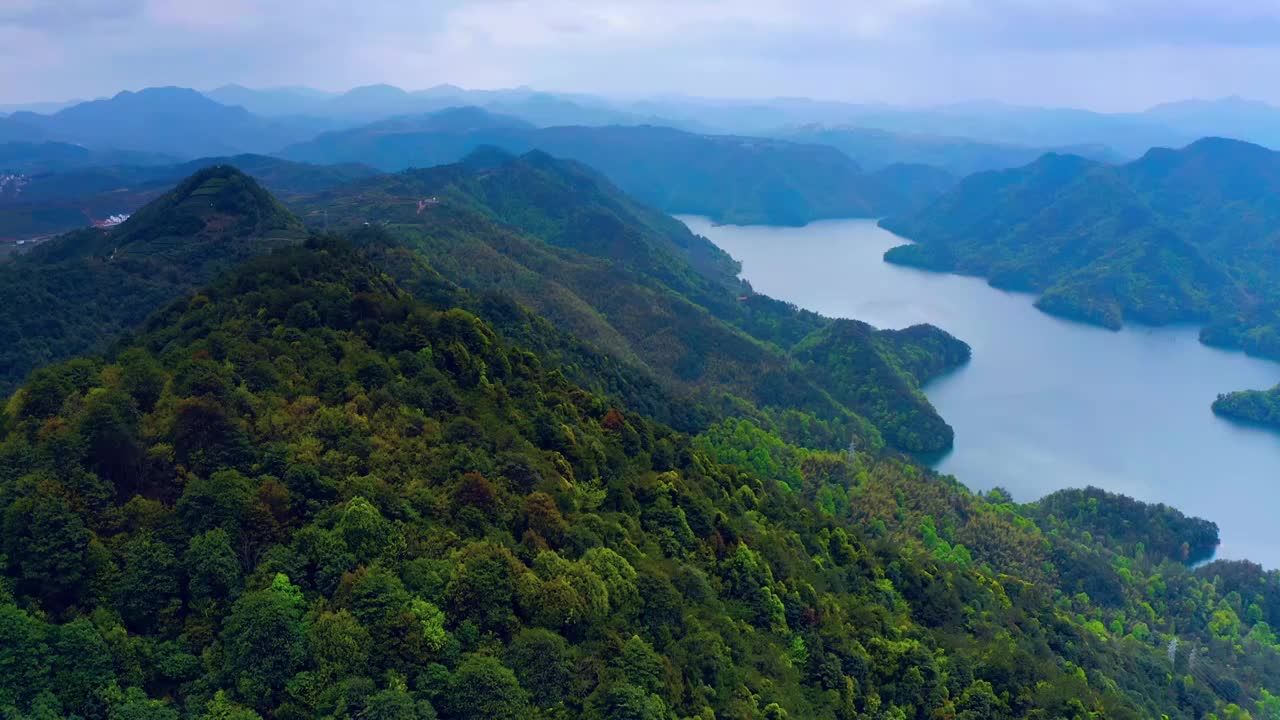 狭长的南山湖视频素材