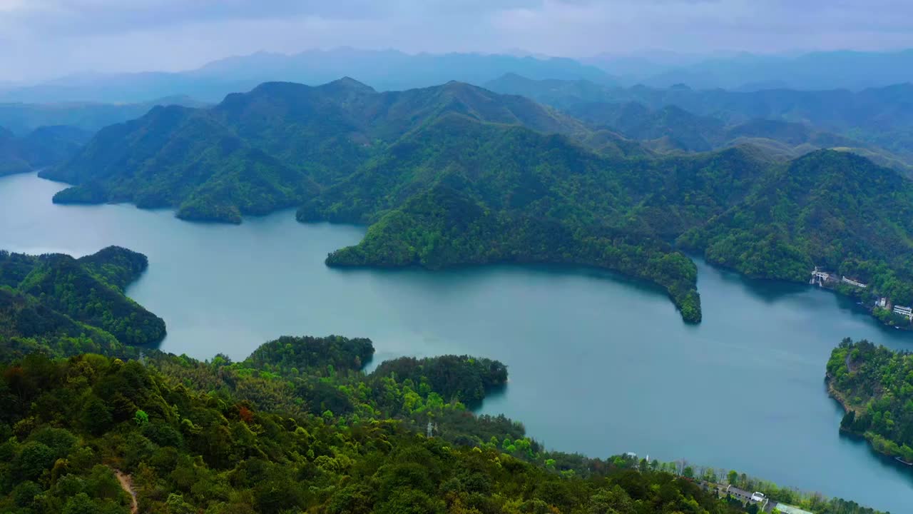 狭长的南山湖视频素材