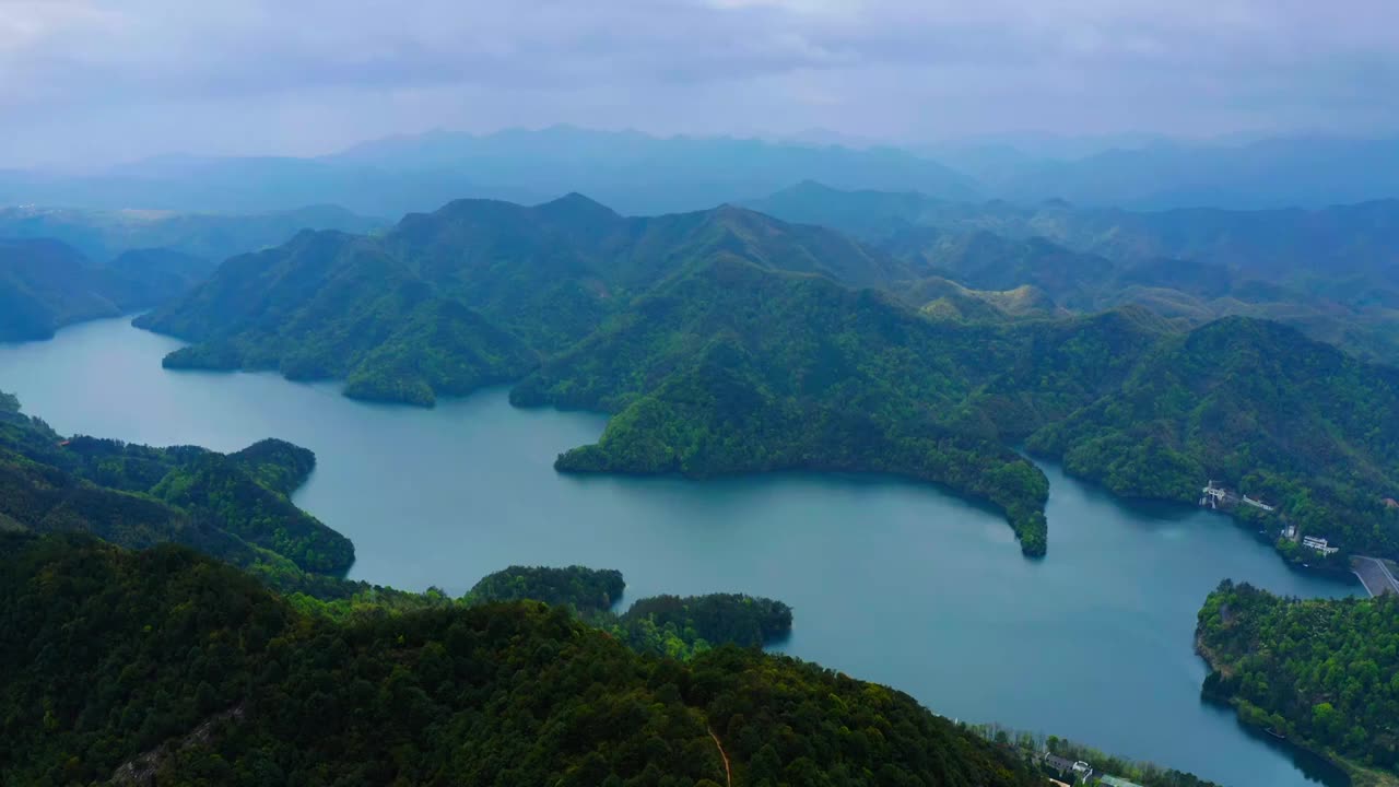 狭长的南山湖视频素材