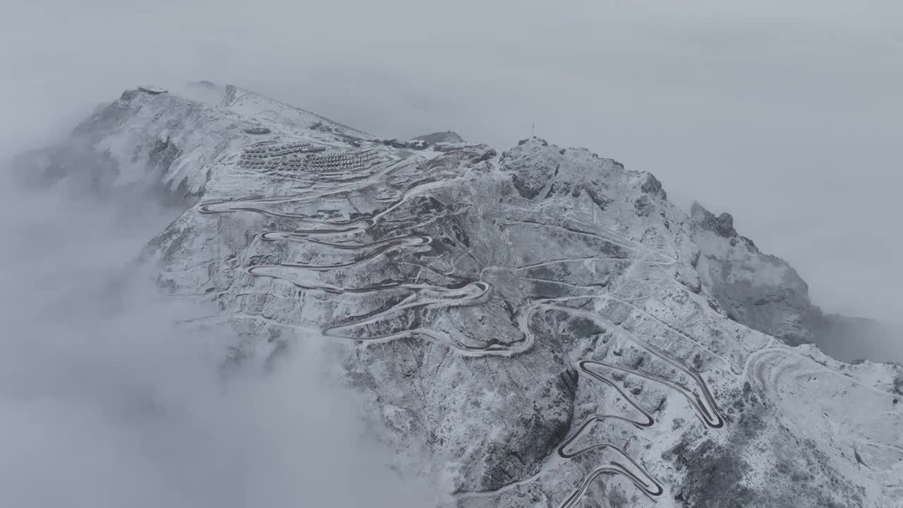 牛背山大雾航拍视频下载