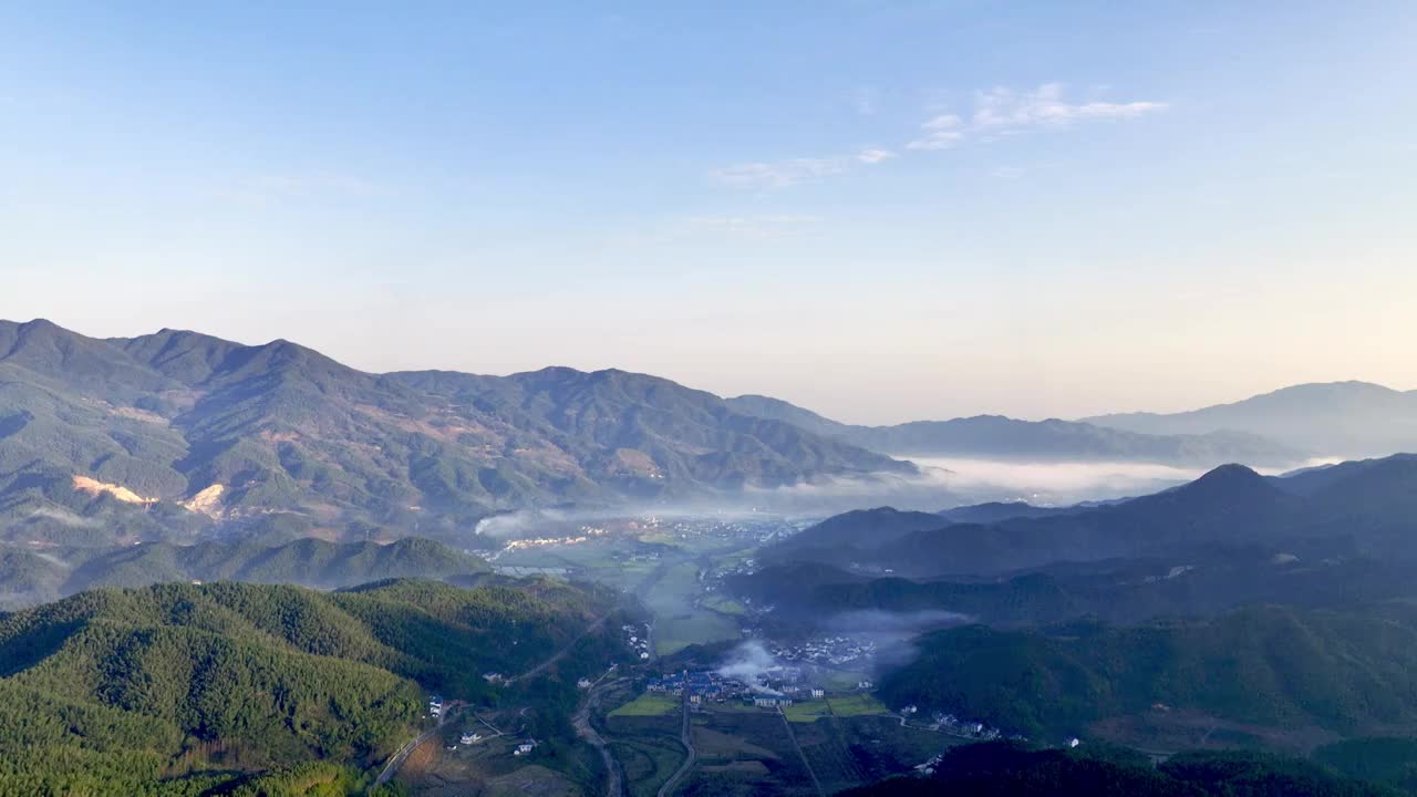 航拍江西武功山乡村清晨风光视频素材