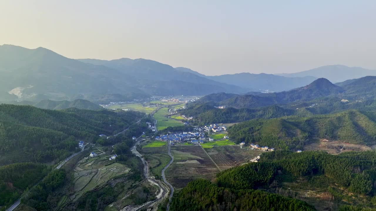 航拍江西武功山乡村清晨风光视频素材