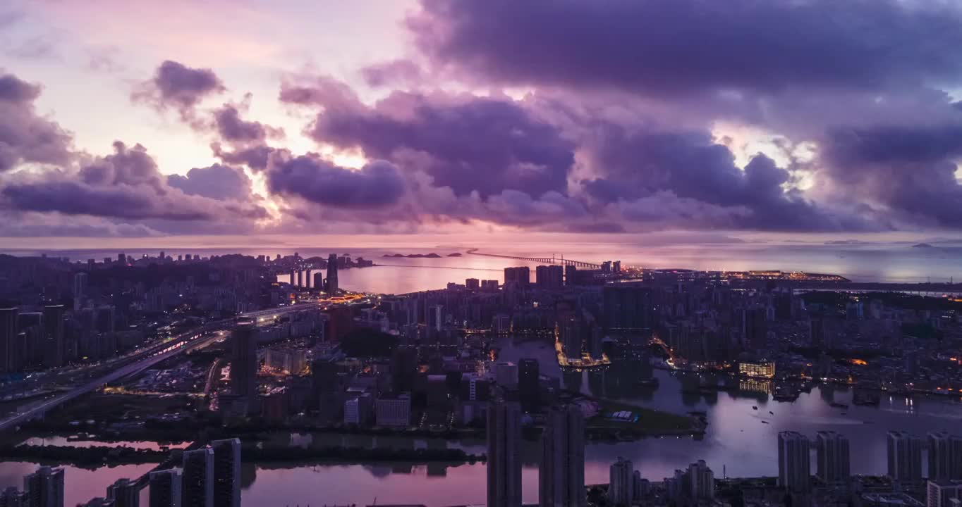 珠海澳门港珠澳大桥阳光扫过城市日出延时视频素材