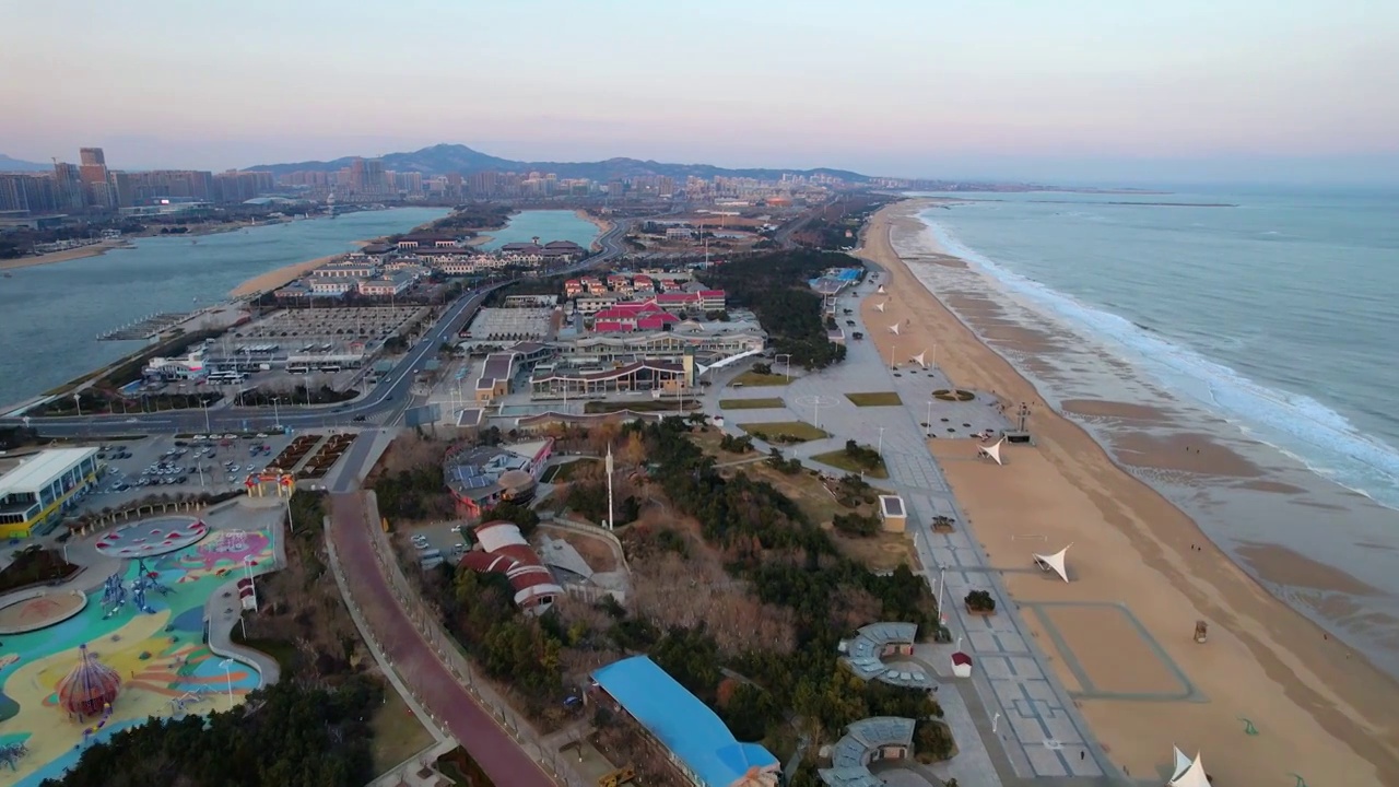 晚霞中日照岚山海岸视频下载