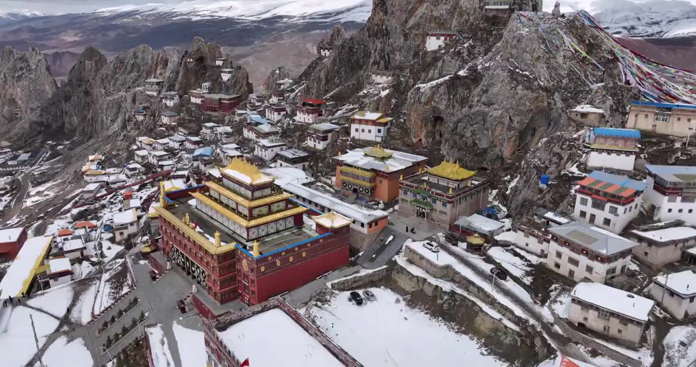 航拍西藏著名的藏传佛教寺庙孜珠寺视频素材