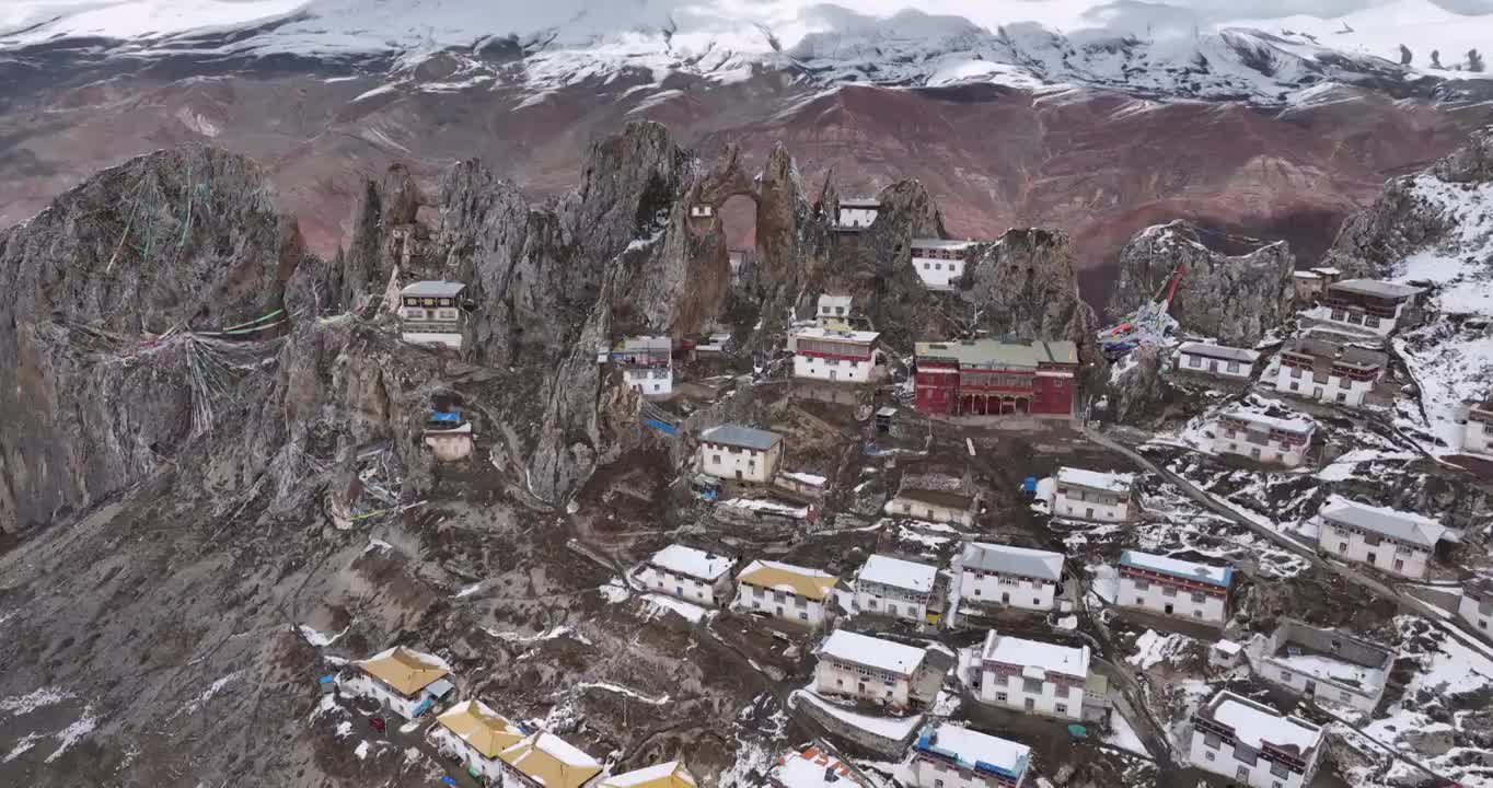 航拍西藏著名的藏传佛教寺庙孜珠寺视频素材