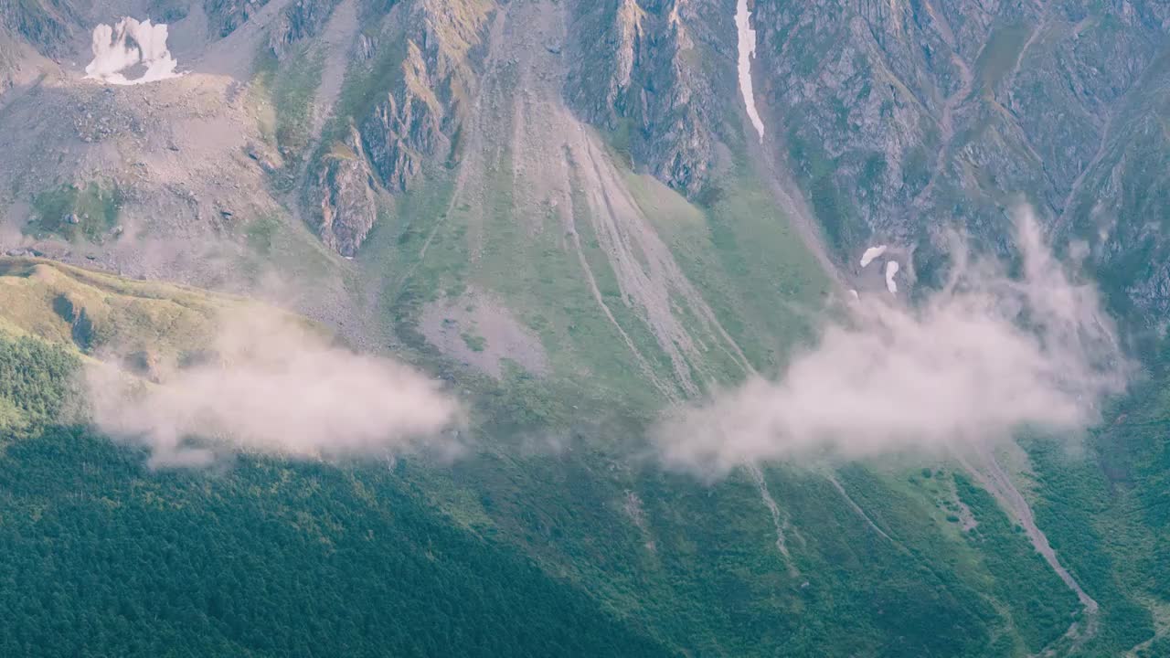 云南白马雪山自然保护区山间云层流动视频素材