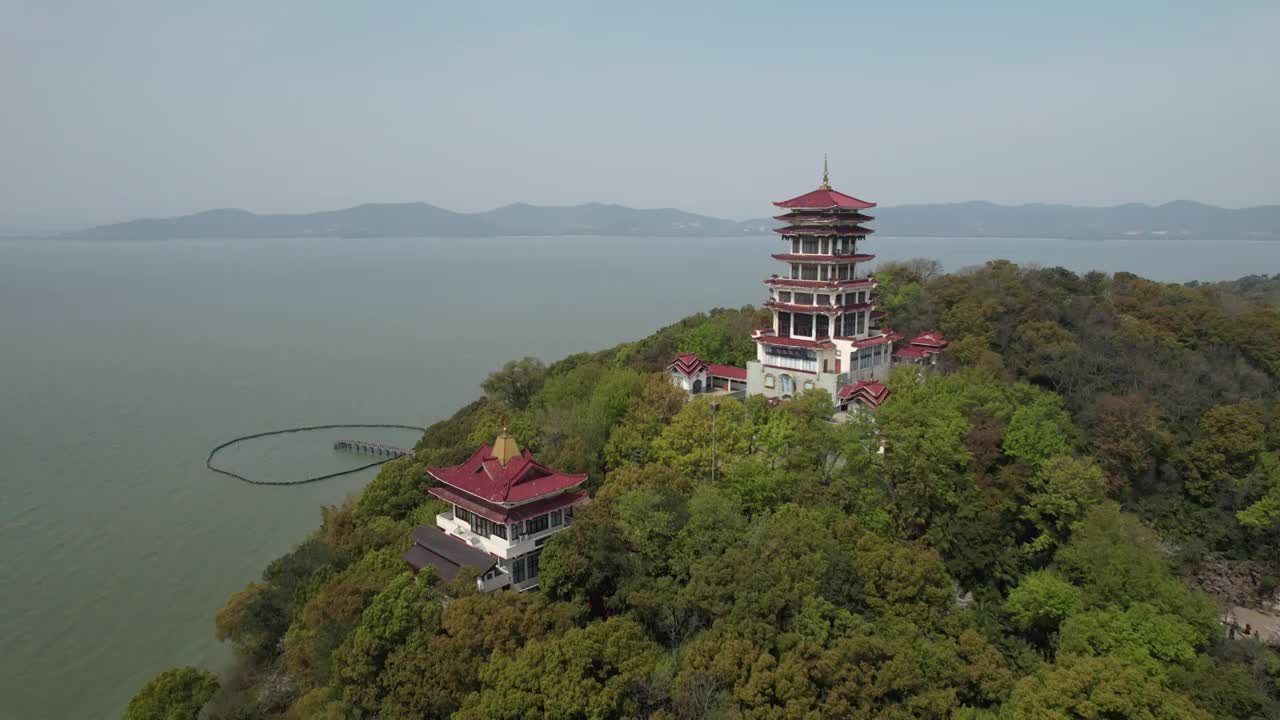 江苏无锡鼋头渚太湖仙岛灵霄宫航拍自然风光视频素材