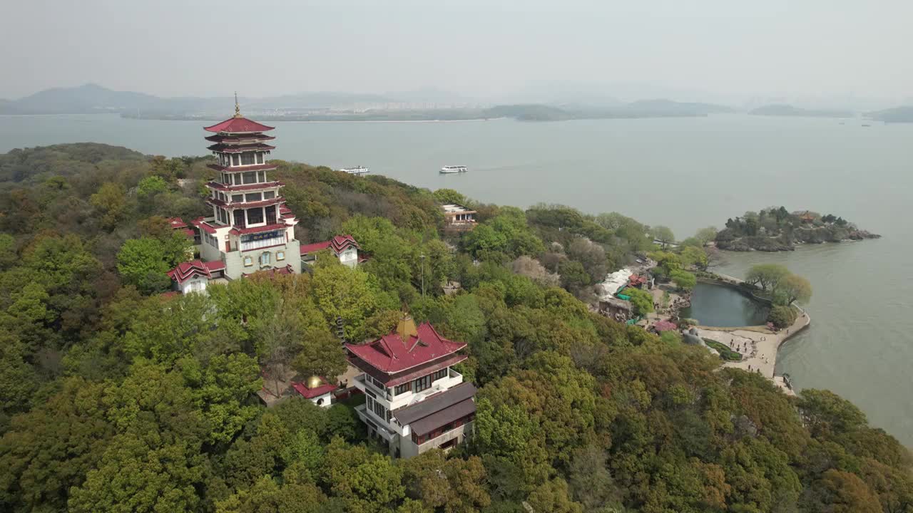 江苏无锡鼋头渚太湖仙岛灵霄宫航拍自然风光视频素材