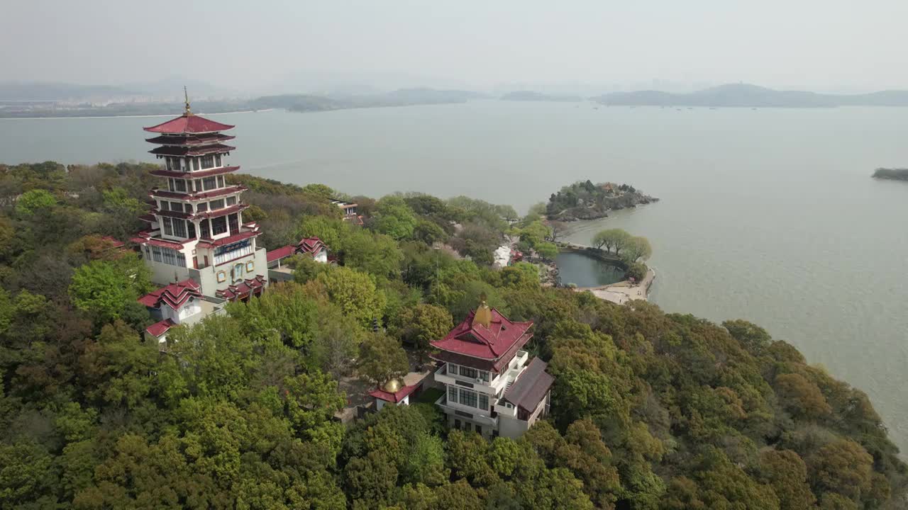 江苏无锡鼋头渚太湖仙岛灵霄宫航拍自然风光视频素材