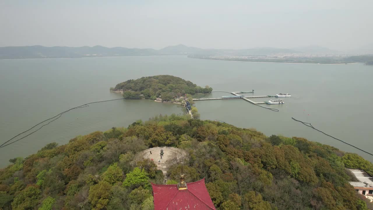 江苏无锡鼋头渚太湖仙岛灵霄宫航拍自然风光视频素材