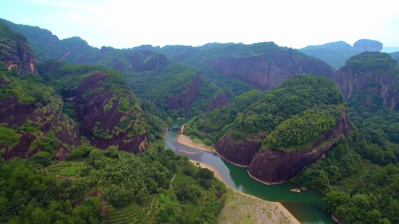 航拍武夷山绿水青山、丹霞地貌、九曲溪、竹筏漂流、茶园风光视频素材