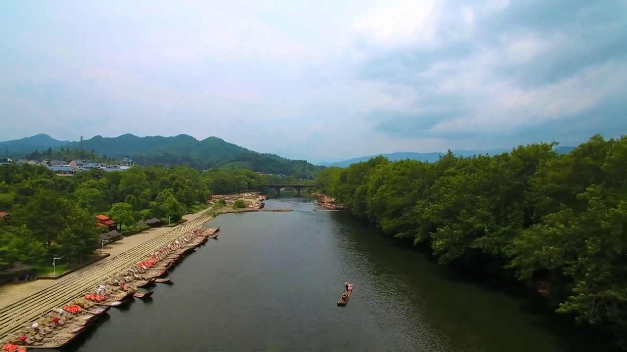 航拍武夷山绿水青山、丹霞地貌、九曲溪、竹筏漂流、茶园风光视频素材