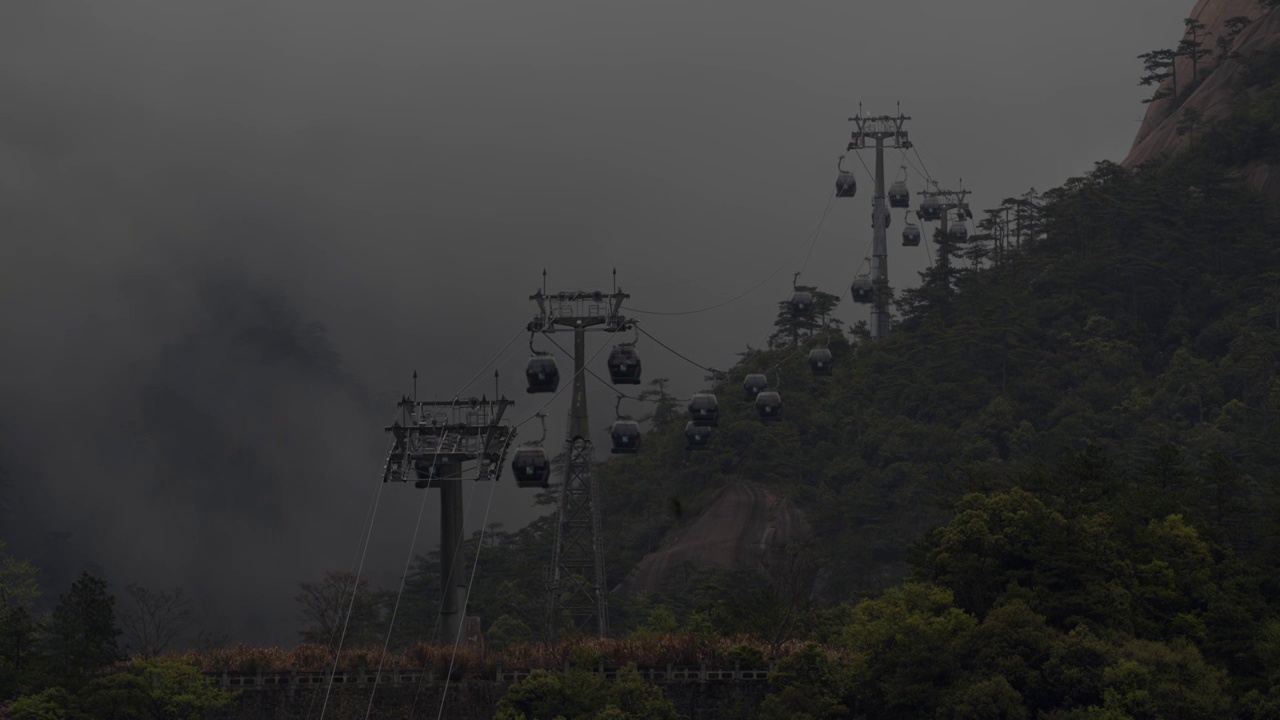 雨后云雾缭绕的黄山玉屏索道视频素材