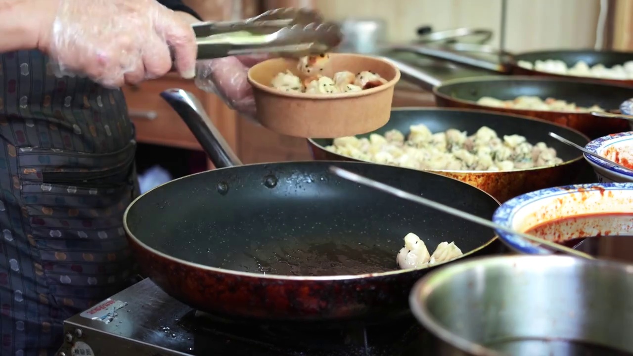 城市街头美食小吃煎包视频素材