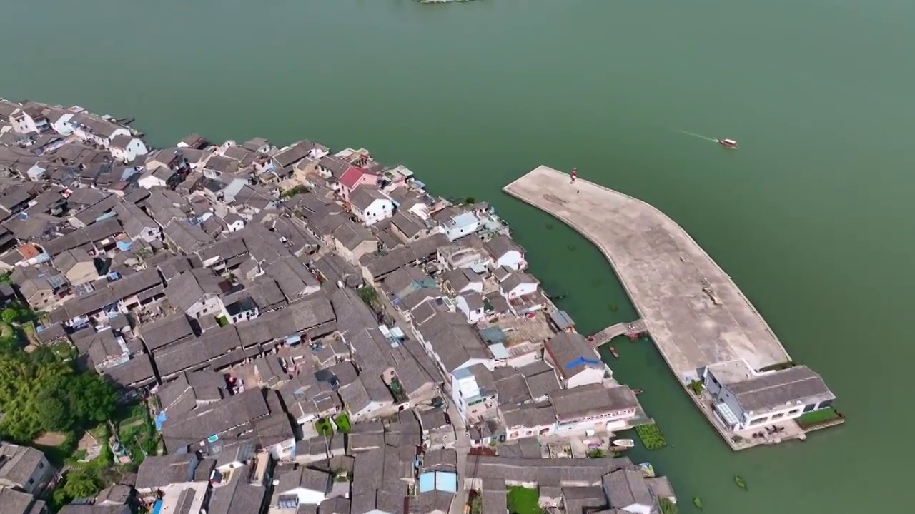 宁波东钱湖殷湾村航拍，城市湖泊空镜视频素材