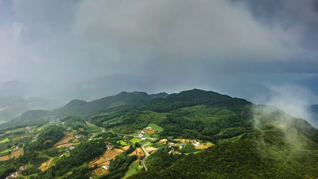 航拍高山乌云延时视频素材