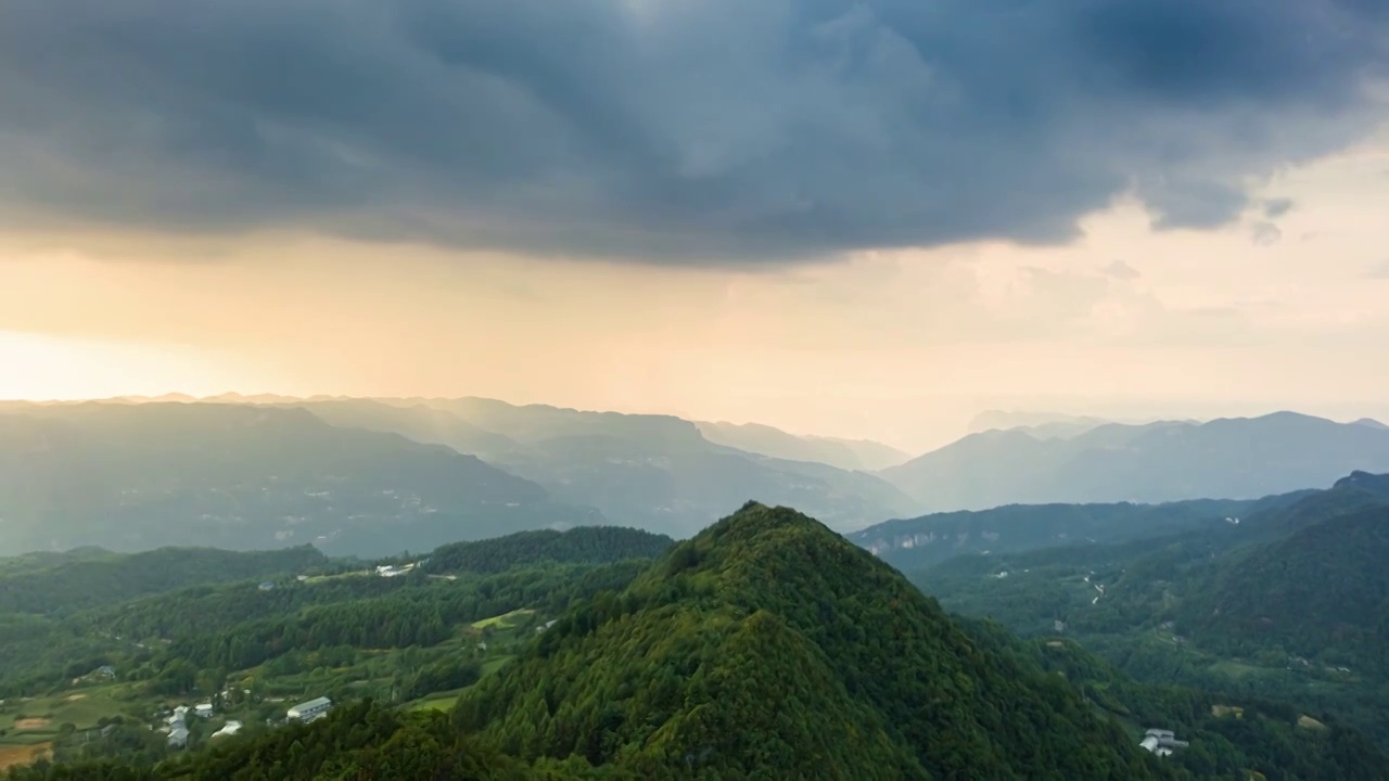 航拍高山乌云延时视频素材