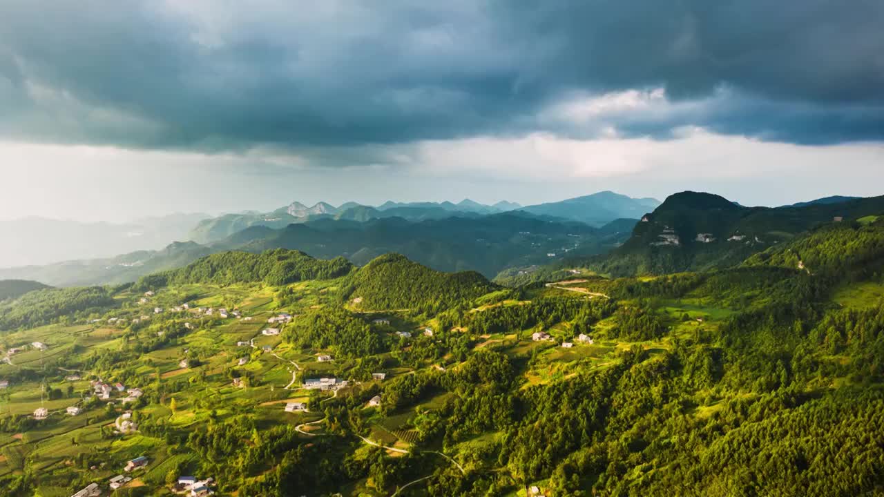 航拍高山乌云延时视频素材