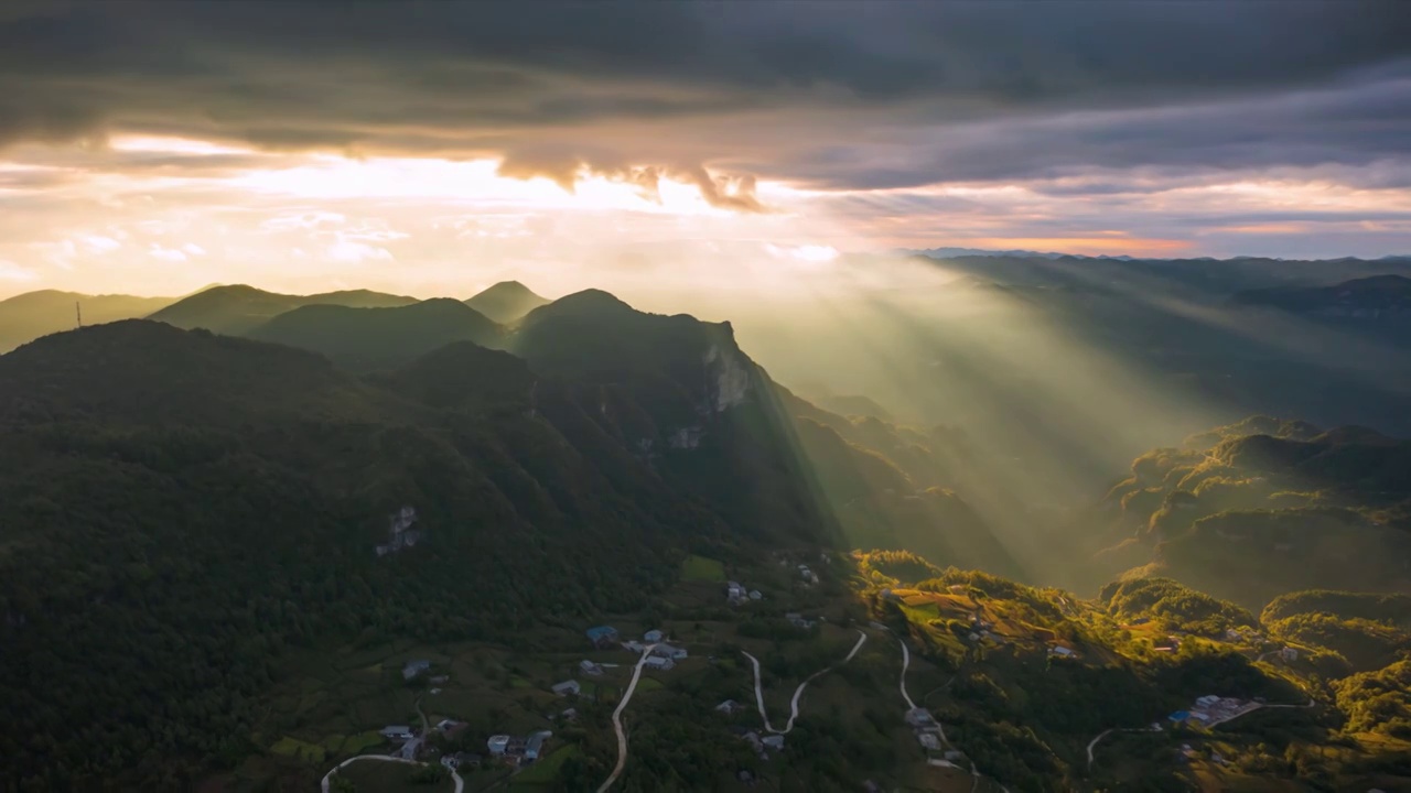 4k航拍山村晚霞延时视频素材