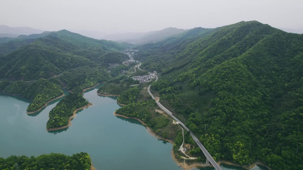 大山间公路视频素材