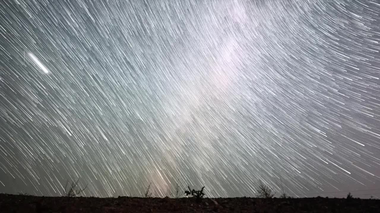 腾格里沙漠星空星轨4k延时视频素材