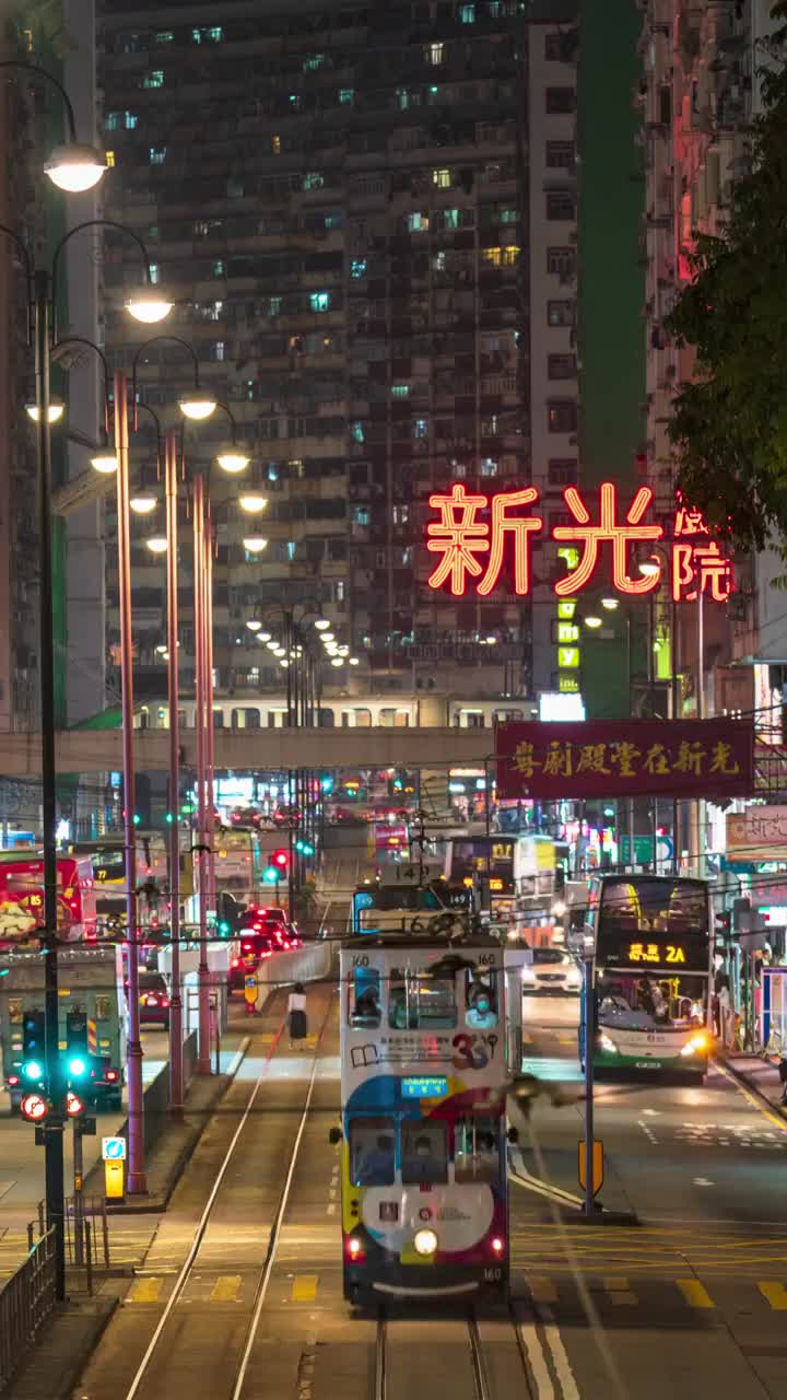 香港市区电车交通夜景延迟视频素材