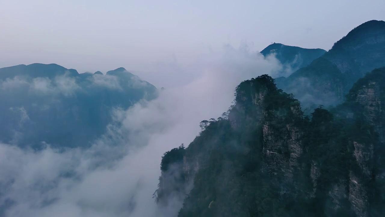 云上航拍广西金秀圣堂山景区的山峰视频素材