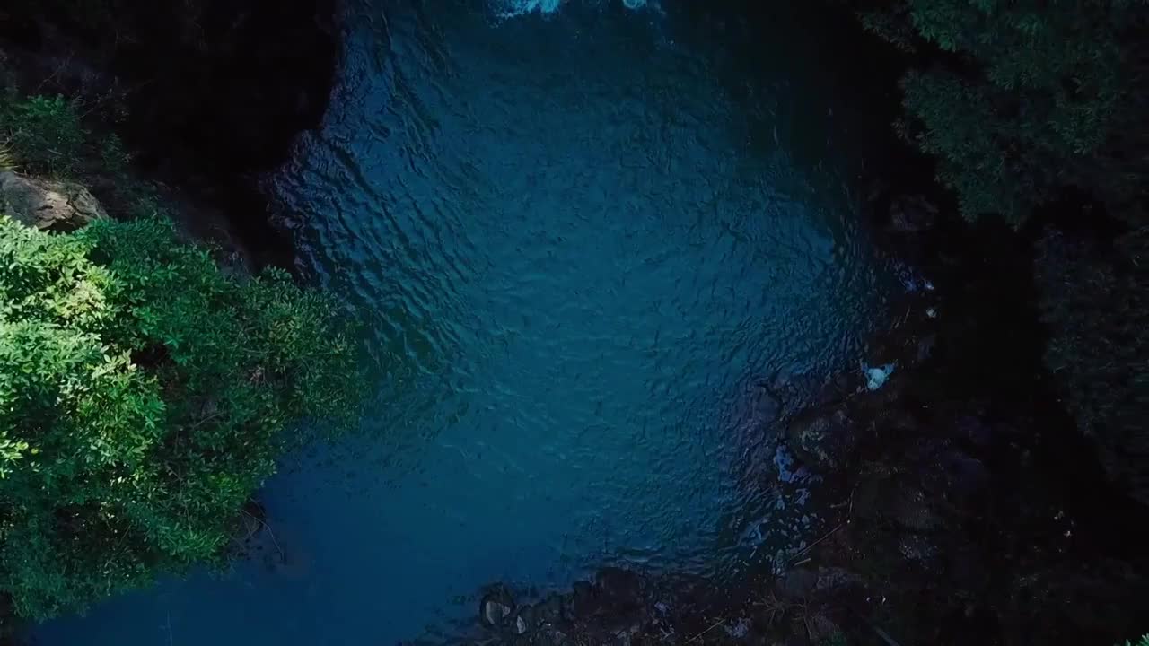 隐蔽的湖泊视频素材