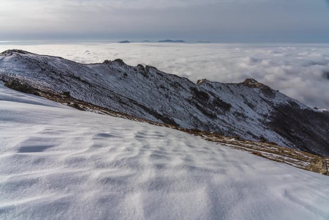 北京门头沟清水镇灵山名胜风景区冬季雪景日出云海视频下载