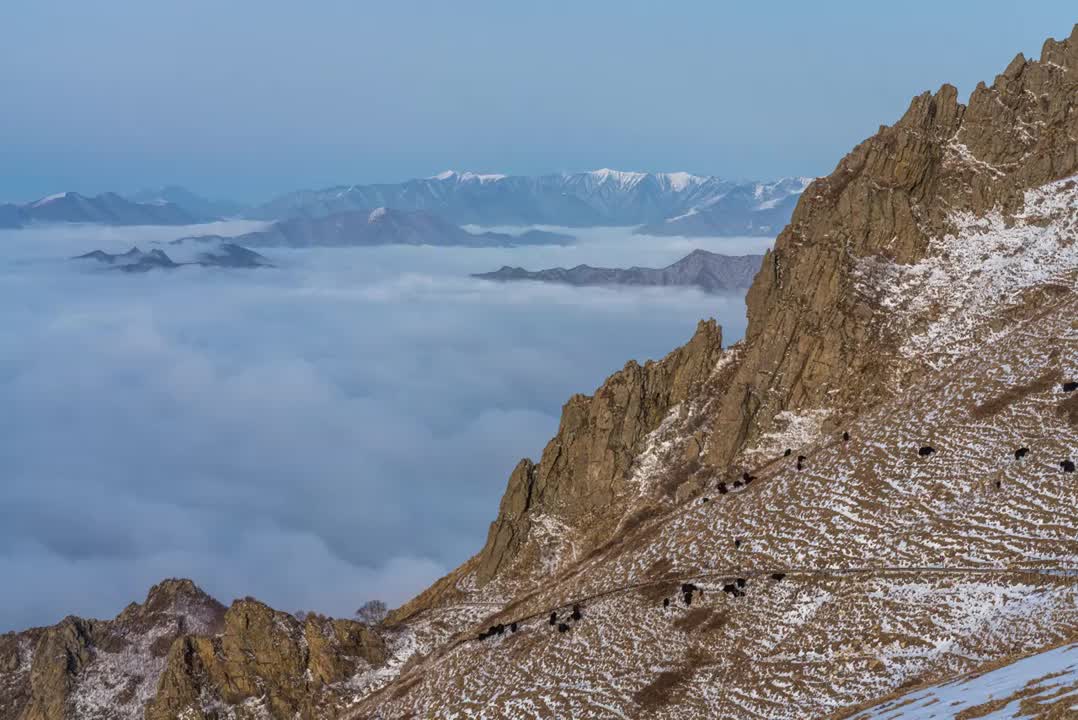 北京门头沟清水镇灵山名胜风景区冬季雪景日出云海视频下载