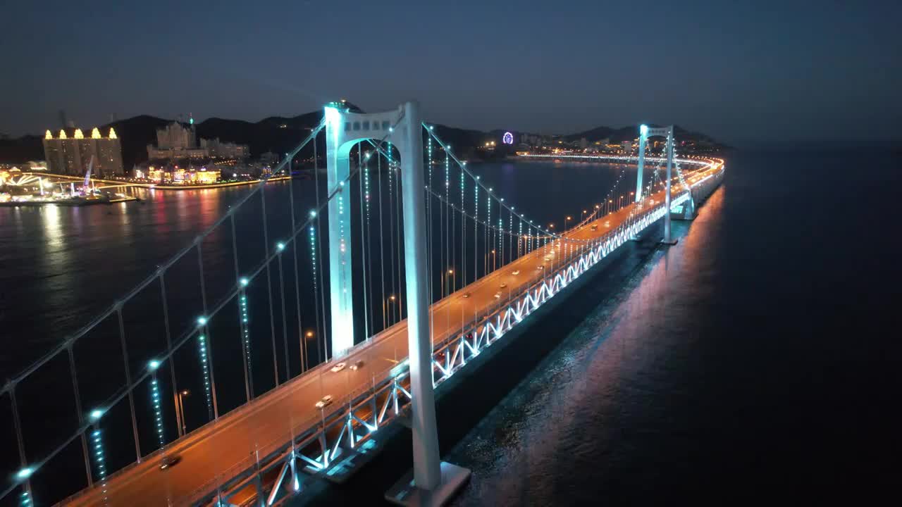 大连星海湾跨海大桥海滨夜景风光航拍视频素材