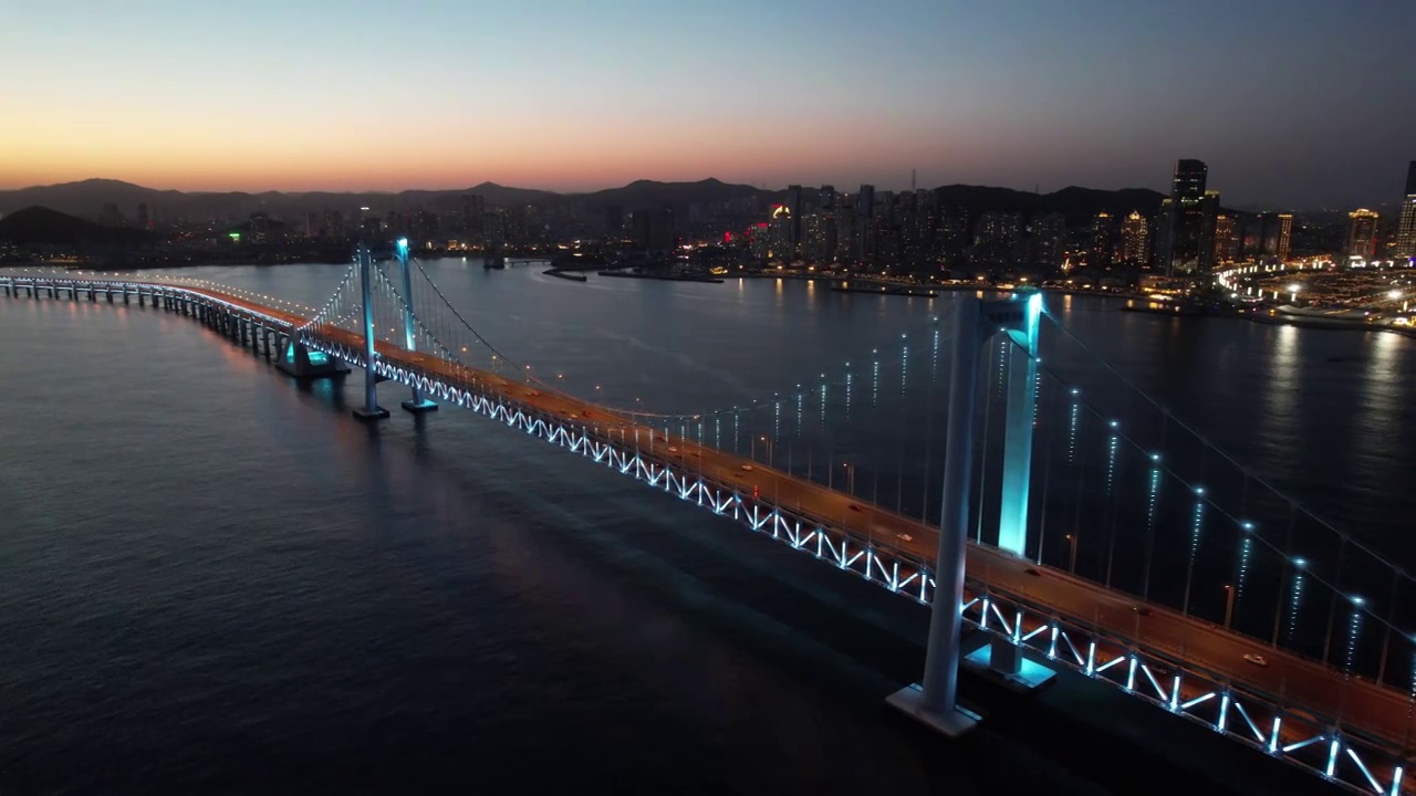 大连星海湾跨海大桥海滨夜景风光航拍视频素材