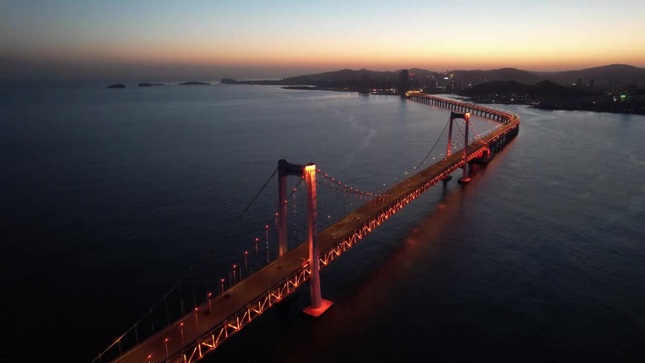 大连星海湾跨海大桥海滨夜景风光航拍视频素材