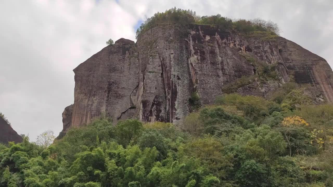 武夷山风光大王峰、玉女峰、九曲溪、丹霞地貌、晒布岩、竹筏漂流视频素材