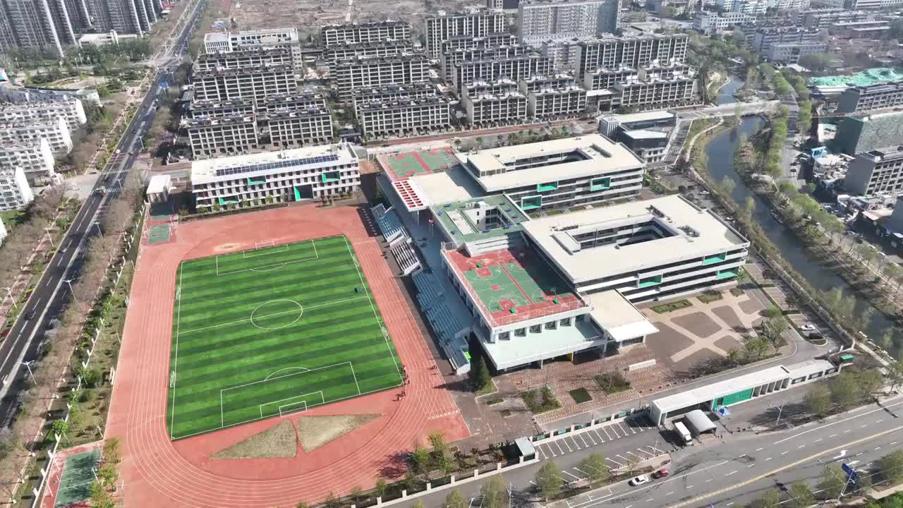 中国山东东营广饶第一实验小学傅家路校区航拍视频素材