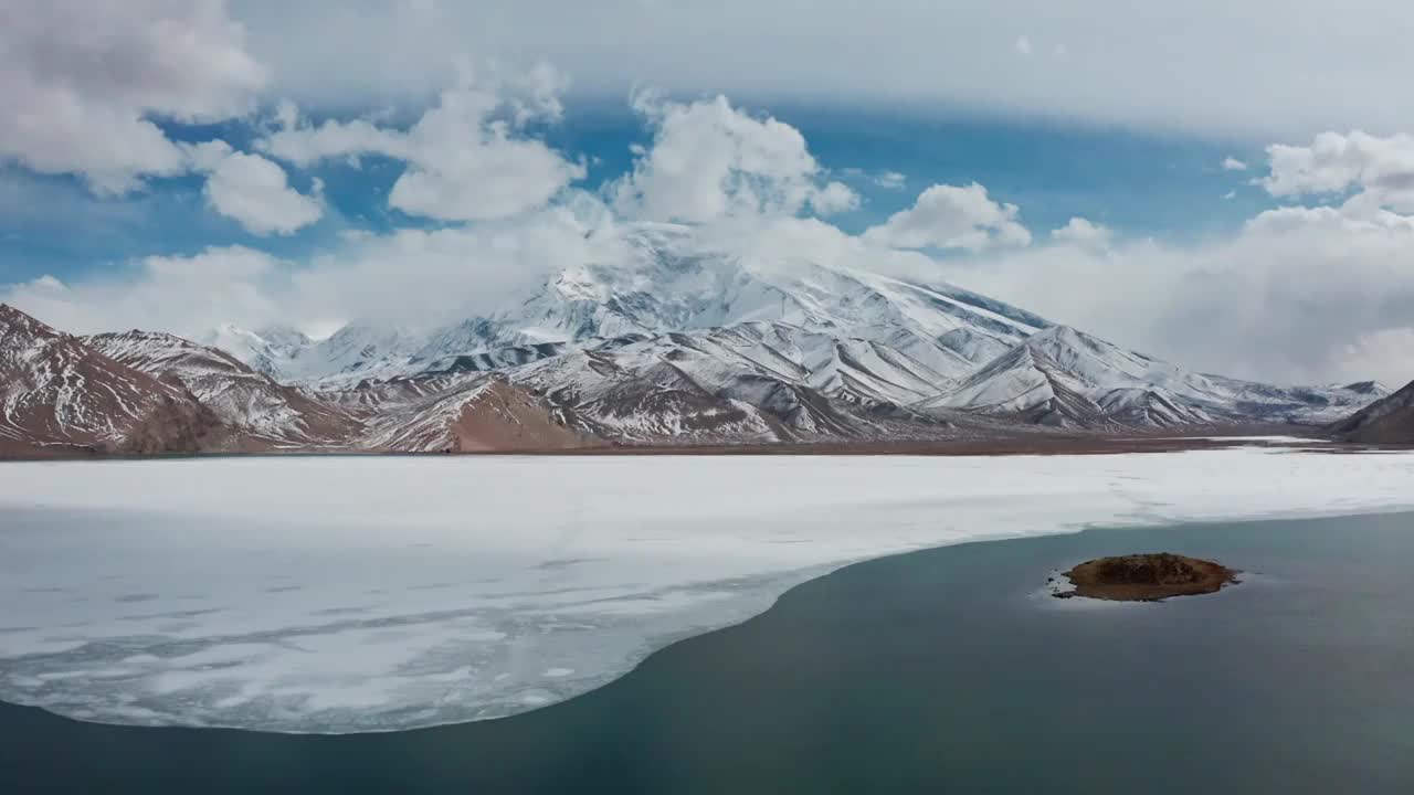 慕士塔格峰，冰川之父，帕米尔高原的雪山，昆仑山脉的雪山视频素材