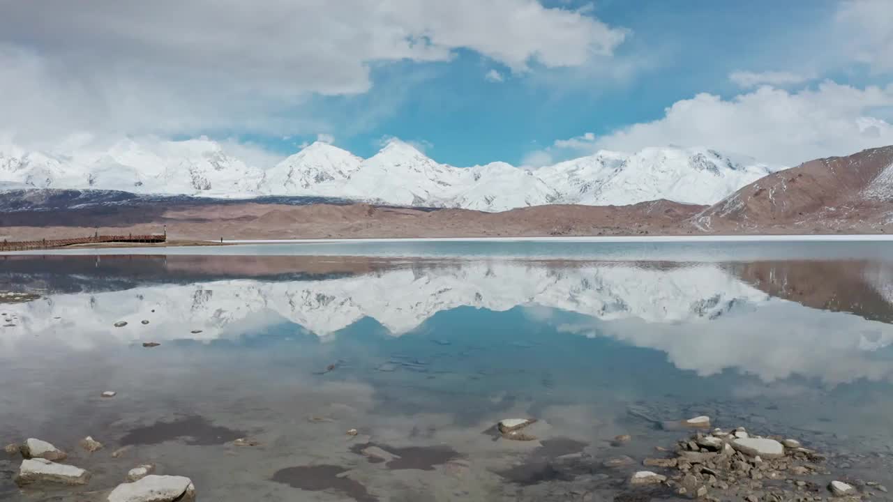 公格尔雪山，公格尔九别峰，帕米尔高原的雪山视频素材