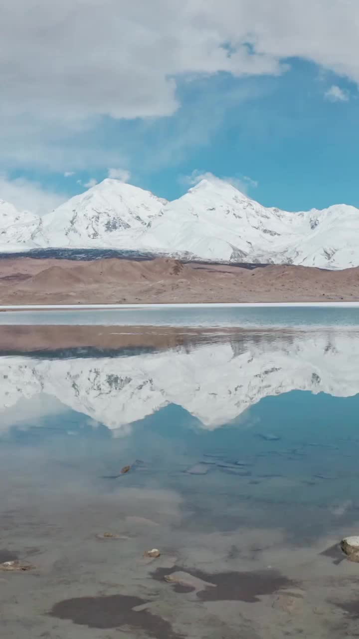 公格尔雪山，公格尔九别峰，帕米尔高原的雪山视频素材