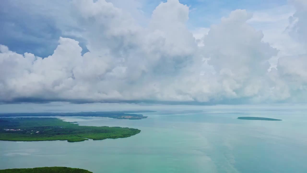 仙本那的海岸风光，马拉西亚的风景，夏天的海岸线视频素材