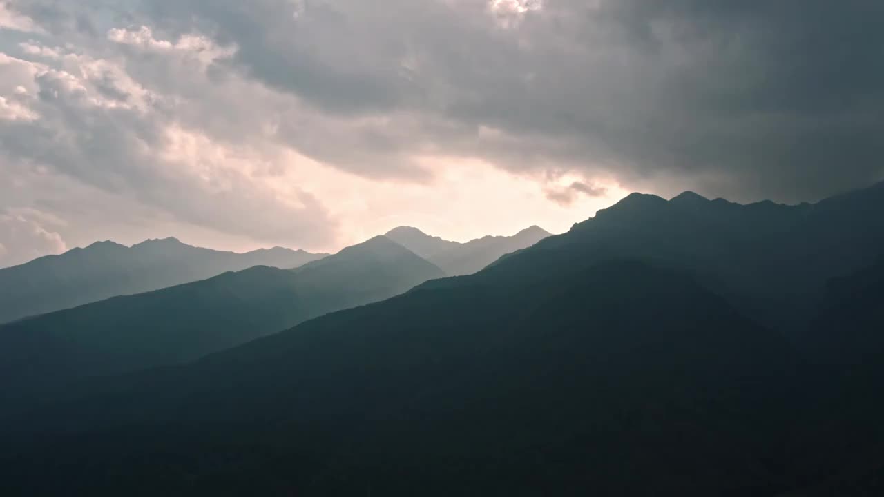 高山云层阳光视频素材