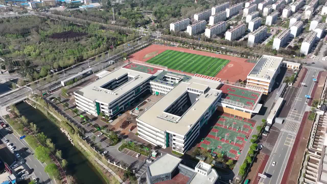 中国山东东营广饶第一实验小学傅家路校区航拍视频素材