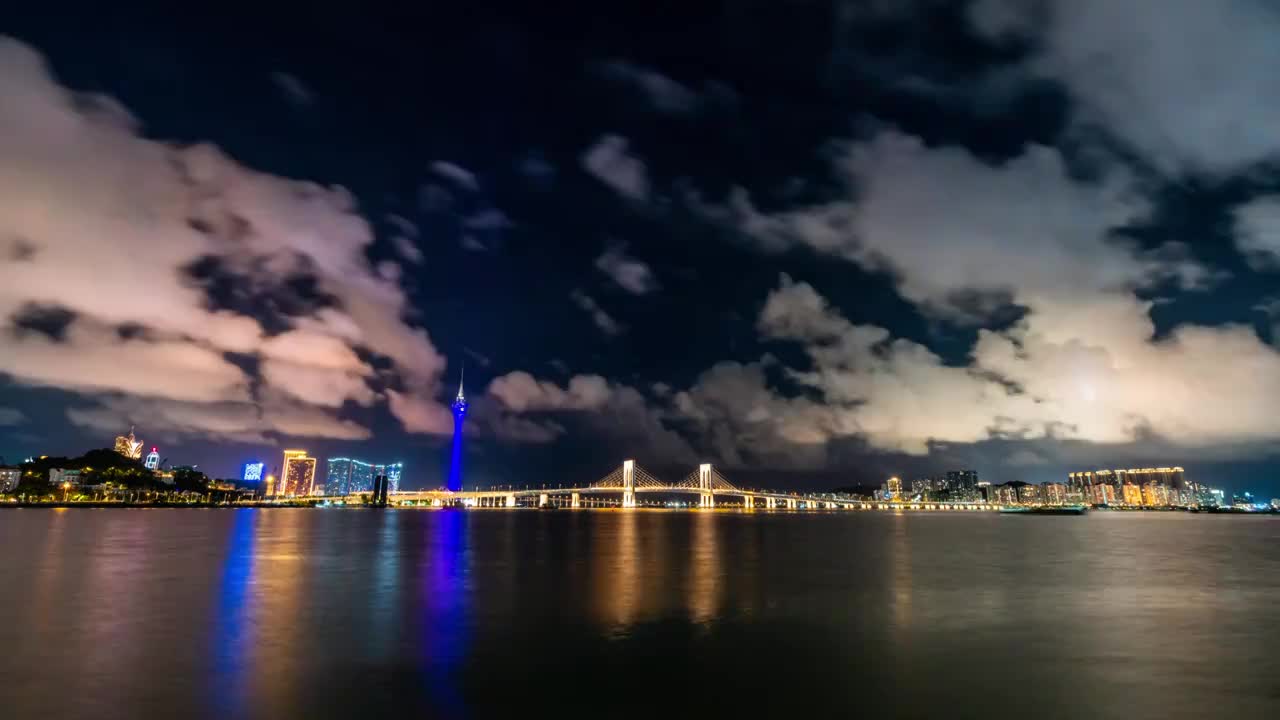 8K澳门旅游塔西湾大桥濠江夜景延时视频素材